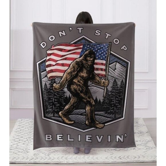 Sasquatch Big Foot New US American Flag Throw Gift Blanket Believe Plush Throw - Picture 4 of 5
